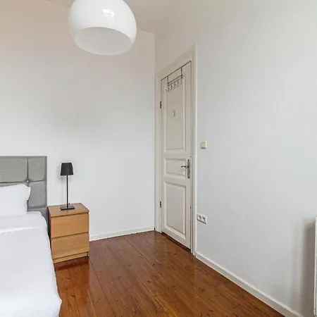Bright Chic Flat In Beyoglu *